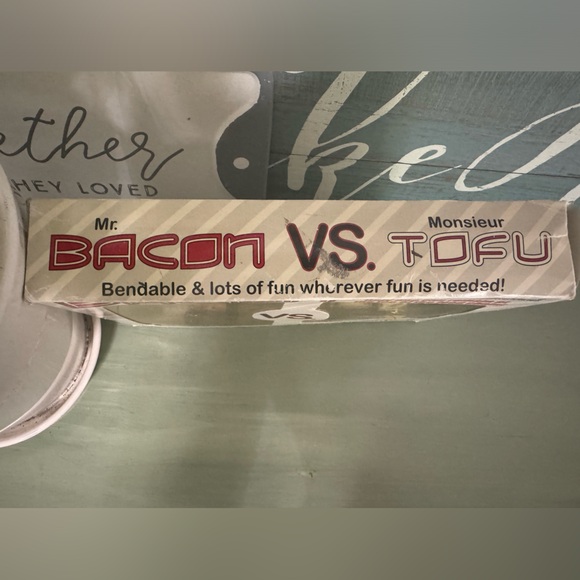 MR BACON vs
MONSIEUR TOFU - Picture 6 of 8